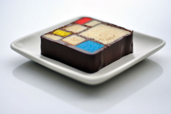 Caitlin Freeman, Mondrian Cake, 2013 - https://design.fanpage.it/mondrian-cake-l-arte-del-dessert/